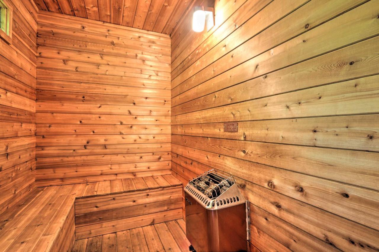 Gatlinburg Chalet Hot Tub, Sauna And Mountain View Exterior photo
